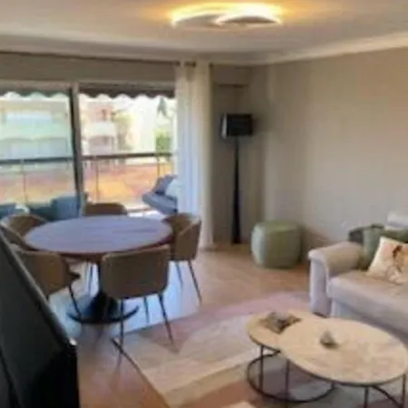 Renovated - 2 Bedrooms With Balcony 昂蒂布